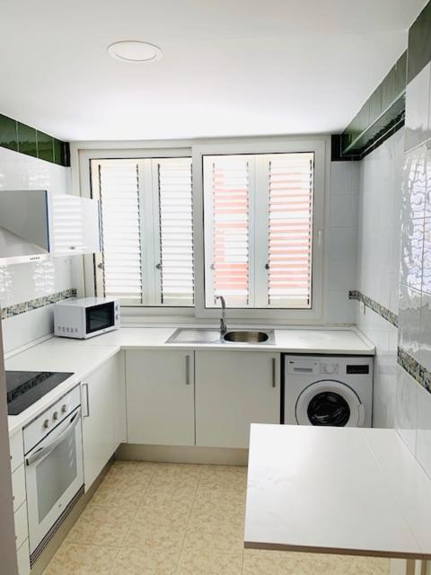 Apartamentos Playa Centro เบนิสกัสซิม ภายนอก รูปภาพ